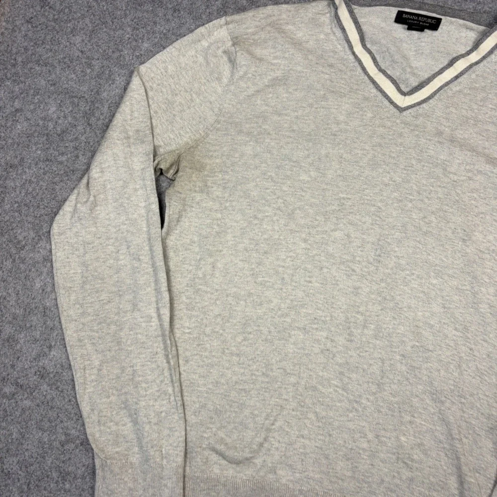 Banana Republic Luxury Blend Silk Cotton Cashmere V-Neck Sweater Gray Mens M